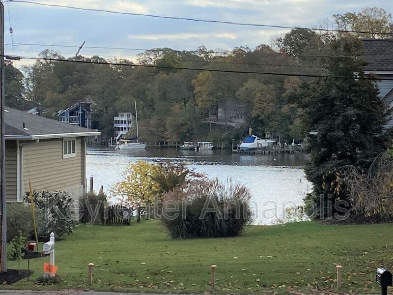 Crownsville House: 840 Valentine View