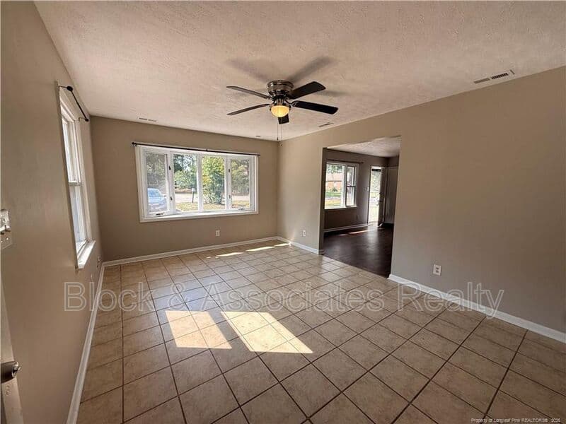 Hope Mills House: 4805 Fellows Ct
