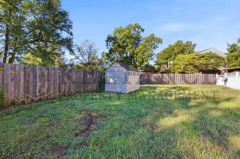Newton House: 1915 Cypress Lane