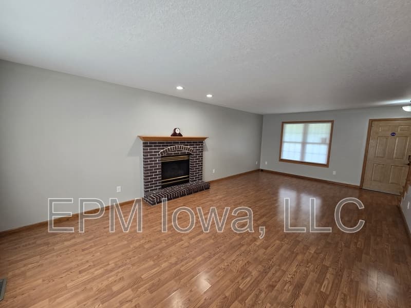 Cedar Falls House: 4710 Donald Drive