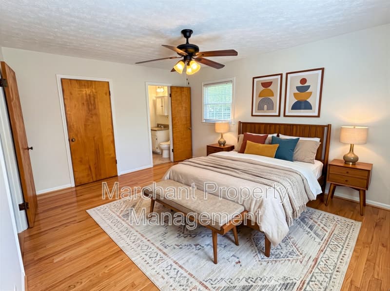 Travelers Rest House: 16 Farmington Trail