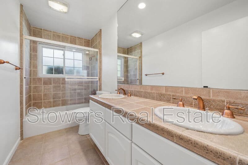 Danville House: 132 Glen Ct