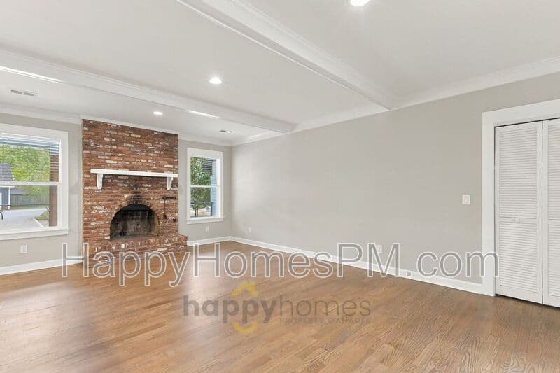 Summerville House: 111 Flicker Lane