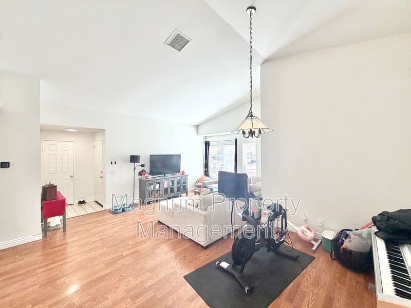 Murrieta House: 39752 Sunrose Dr