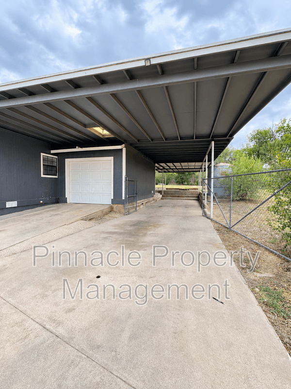 San Angelo House: 1209 Forest Park Avenue