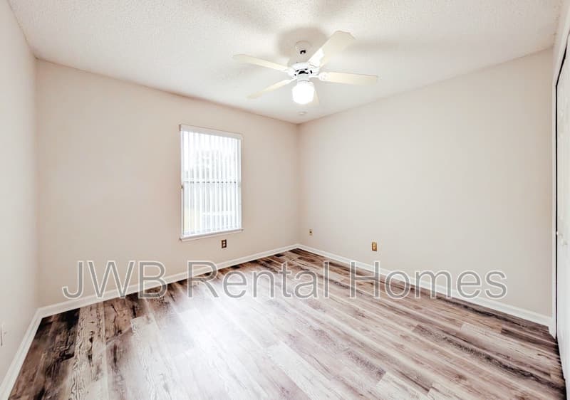 Jacksonville House: 4483 Cobblefield Cir E