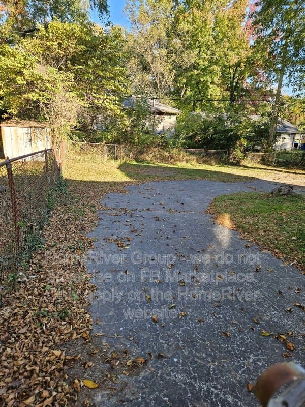 Saint Louis House: 10116 Cloverdale Dr