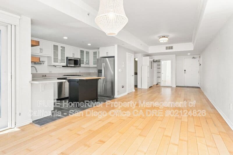 San Diego House: 875 G St