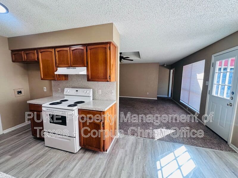 Corpus Christi House: 862 Siskin Circle