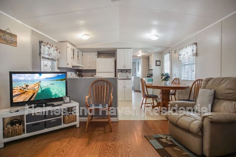 Haines City House: 3208 Lakeview Dr