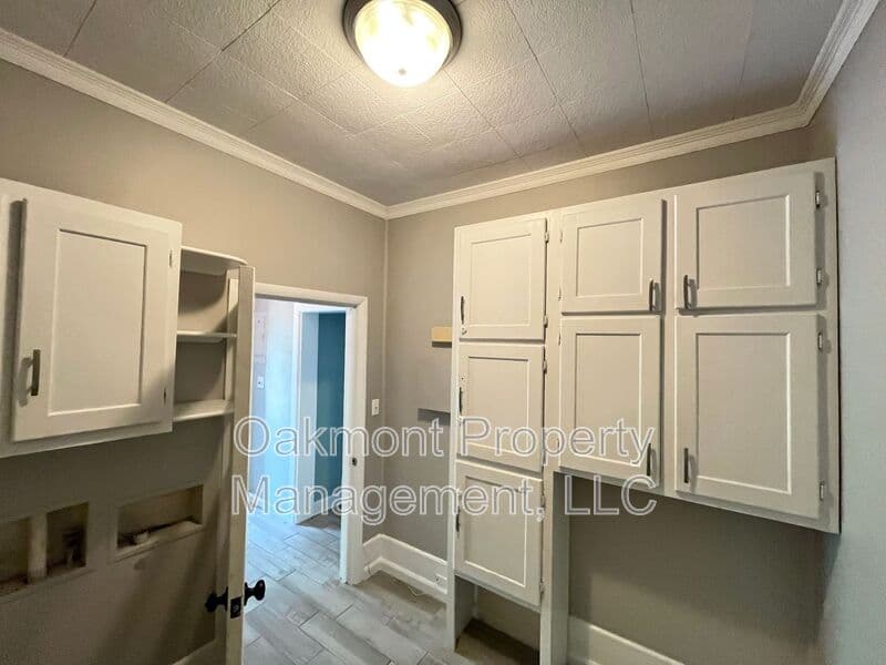Fayetteville House: 105 Peachtree Street