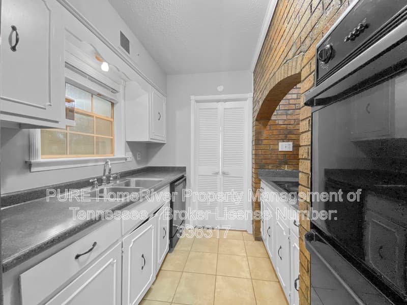 Bartlett House: 3106 Yates St