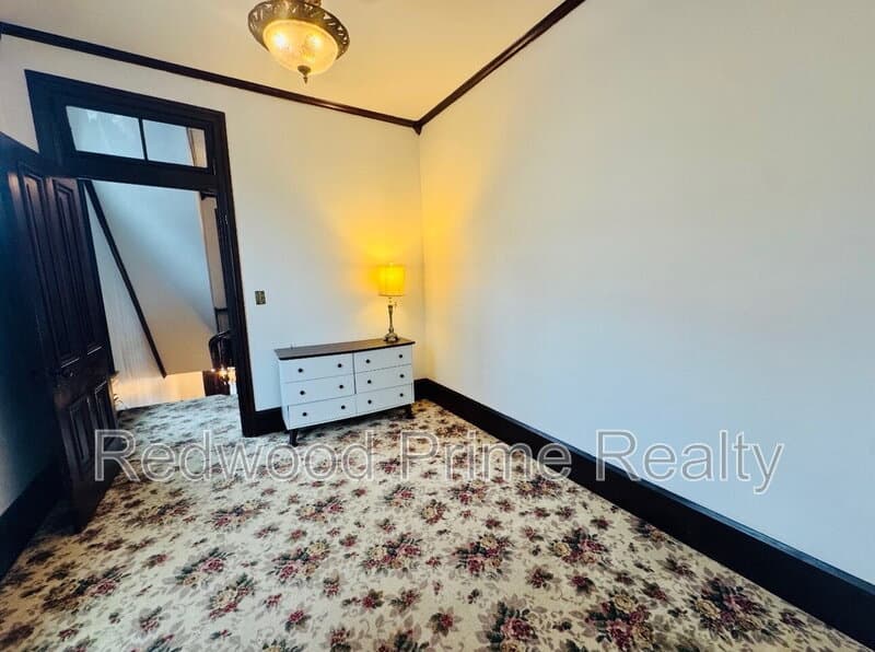 Ebensburg House: 401 South Center Street