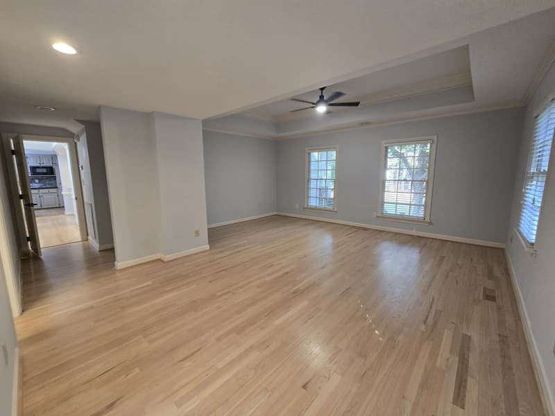 Raleigh House: 5516 Den Heider Way
