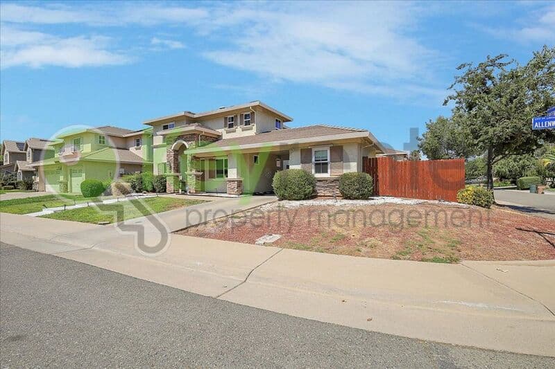 Lincoln House: 1740 Allenwood Circle