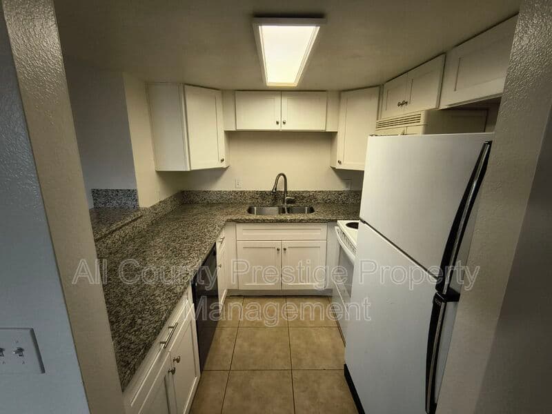 Glendale Townhome: 7524 N 47th Dr.