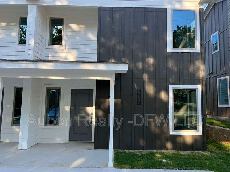 Denison House: 2524 South Fannin Avenue