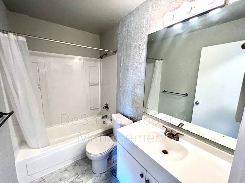 Moon Twp Condo: 800 College Park Drive