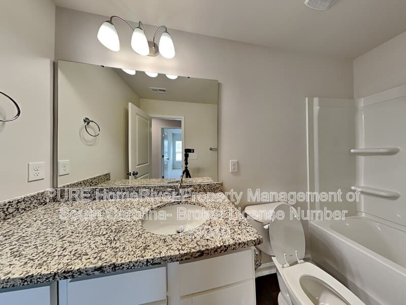 Elgin Townhome: 1054 Cornelia St