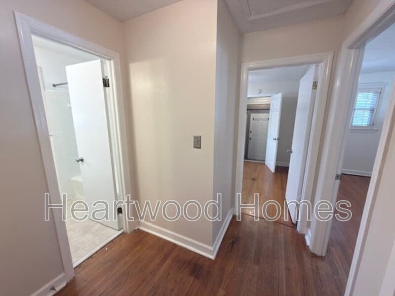 Columbia House: 1213 Deerwood Street