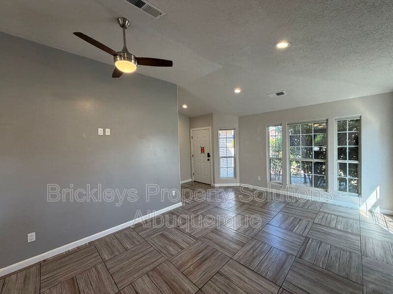 Albuquerque House: 7024 Westford Pl NW