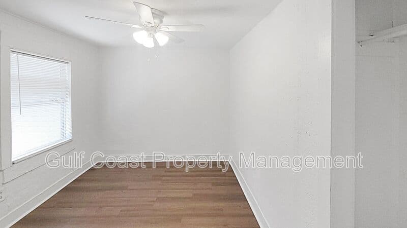 Bradenton House: 2127 13th Street West