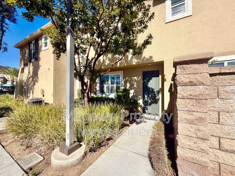 Murrieta House: 35792 Hazelhurst St