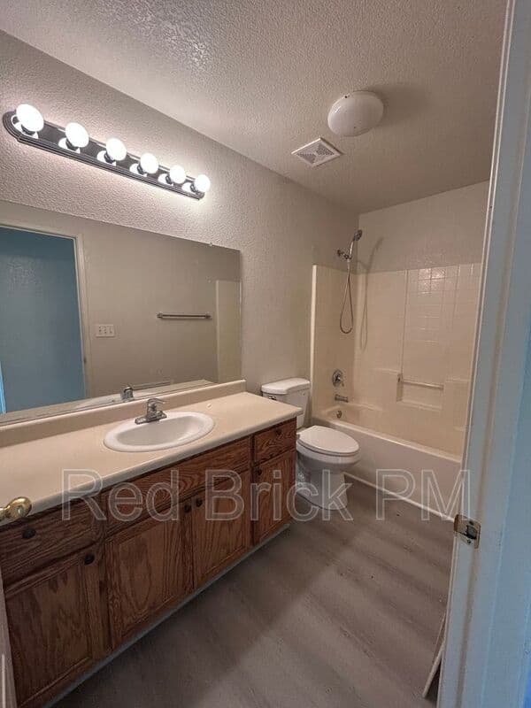 Merced House: 232 Olivia Ct