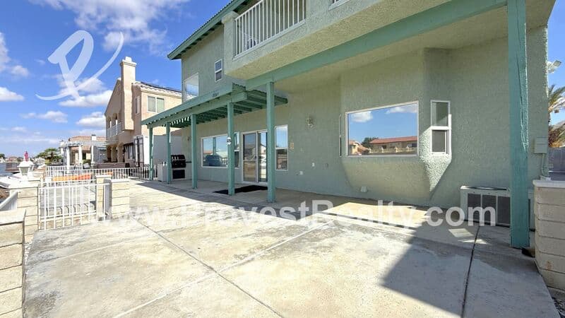 Victorville House: 18064 Mariner Dr