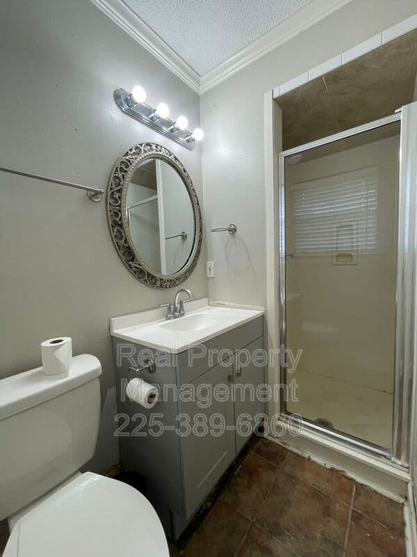 Baton Rouge House: 275 W Chalfont Dr.