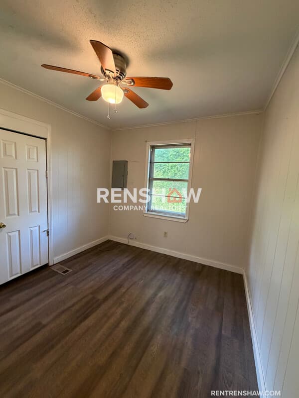 Lexington House: 450 Bedwell St