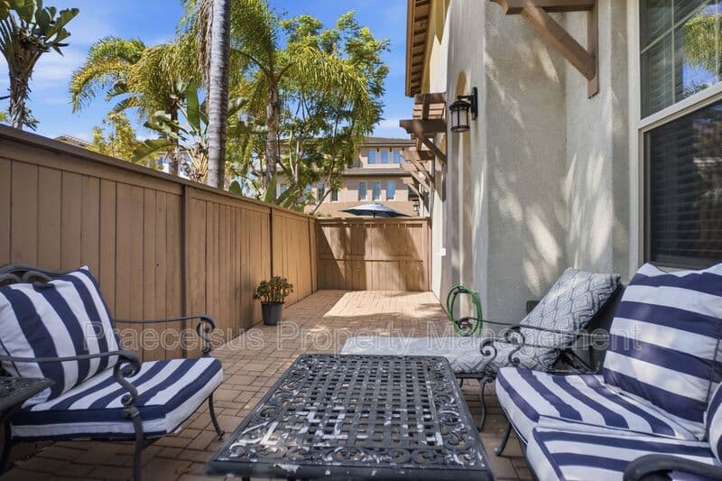 Chula Vista Townhome: 1724 Rolling Water
