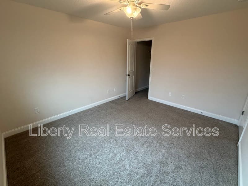 Hinesville House: 224 Whipple Ave