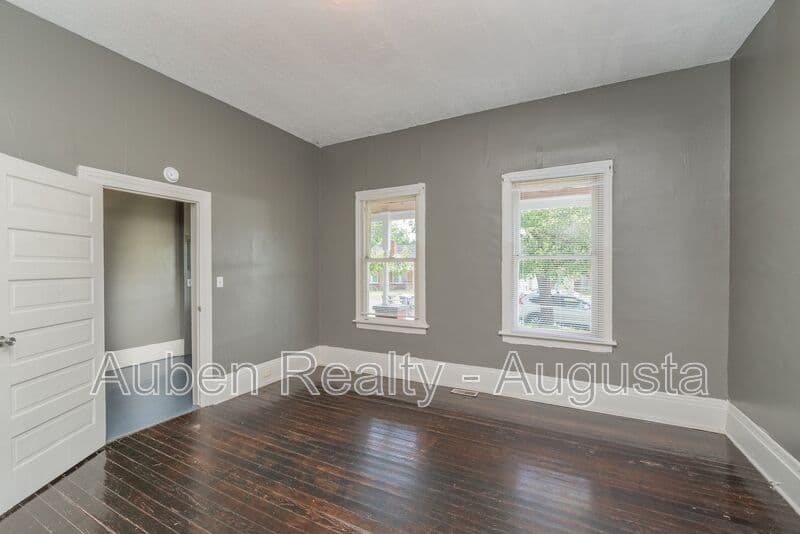 Augusta House: 2024 Clark St
