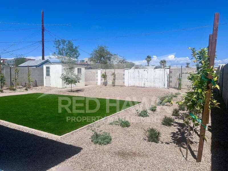 Chandler House: 281 S California St
