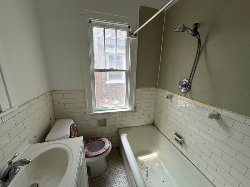 Detroit House: 11125 Cloverlawn Avenue