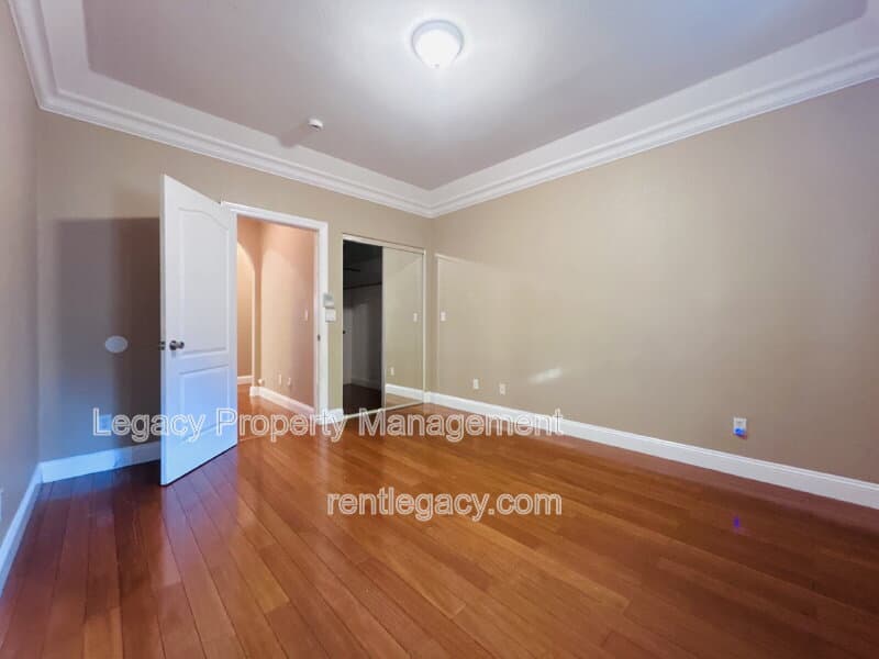 Fairfield House: 2136 Fieldcrest Ave