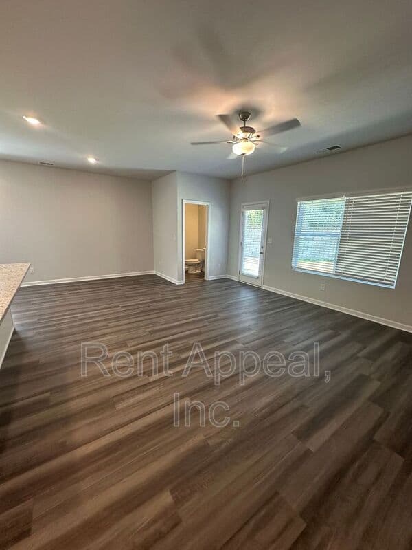 Woodstock House: 383 Lanier Cir
