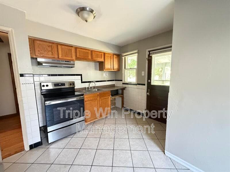 Saint Louis House: 7417 Pleaseway Drive