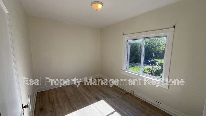 Homestead Condo: 122 E. 16th Ave