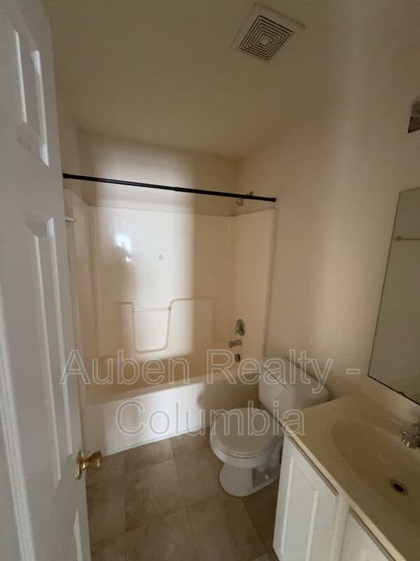 Lexington House: 420 Cape Jasmine Way