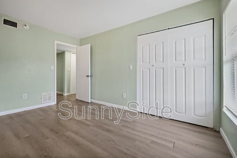 Orlando Condo: 915 W. Oak Ridge Road