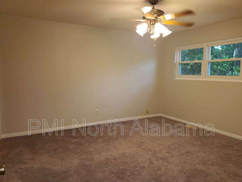 Huntsville House: 3017 Deerfield Rd NW