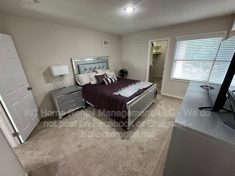 Overland Park House: 11429 W 142nd Ter