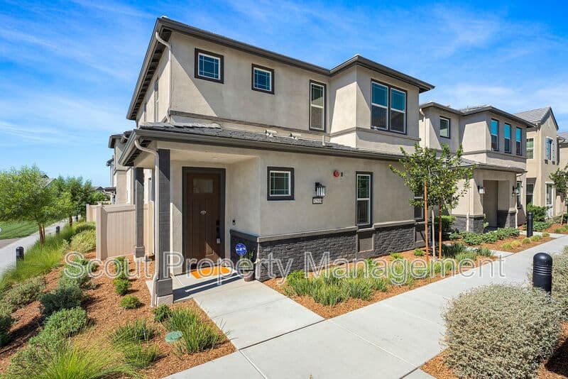 Temecula House: 32519 Brunello Way