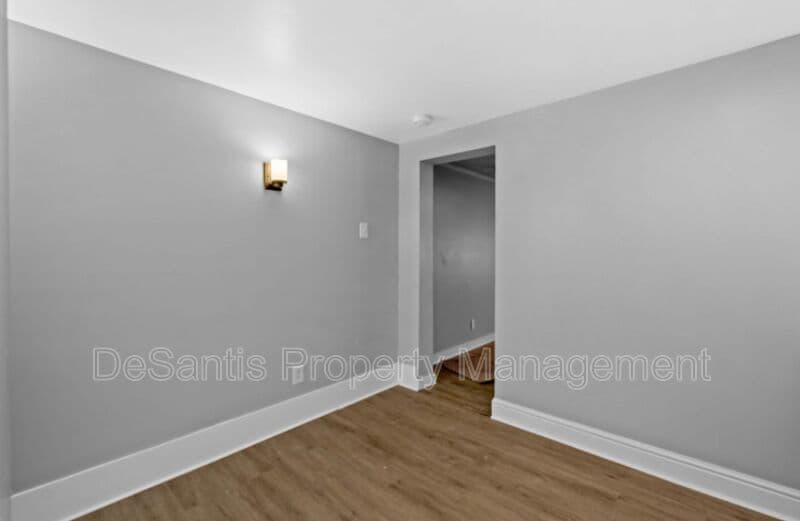 Pittsburgh House: 2701 Oakely Way