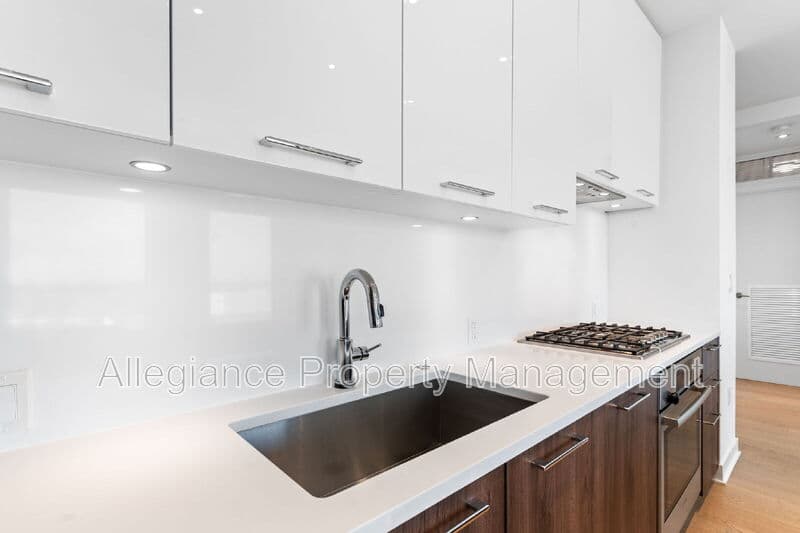 Mclean House: 1650 Silver Hill Dr