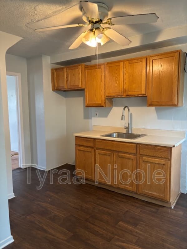 Grosse Pointe House: 21604 Moross Road
