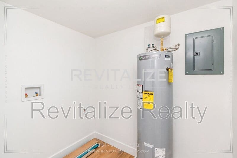 Mobile House: 2365 Sybel Drive
