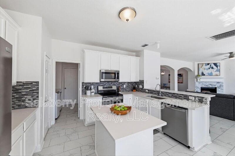 Fort Worth House: 4943 Sunset Ridge Drive